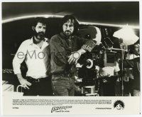 7m497 INDIANA JONES & THE TEMPLE OF DOOM candid 8x10 still '84 George Lucas & Steven Spielberg!