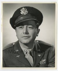 7m829 THOSE ENDEARING YOUNG CHARMS 8.25x10 still '45 c/u of Robert Young in uniform by John Miehle!