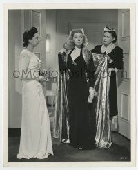 7m870 WHEN LADIES MEET 8.25x10 still '41 Mona Barrie is glad to see pretty Greer Garson!
