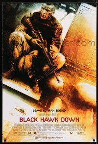 7r081 BLACK HAWK DOWN 1sh '01 Ridley Scott, Josh Hartnett in helicopter!