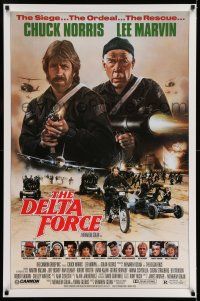 7r172 DELTA FORCE 1sh '86 cool image of Chuck Norris & Lee Marvin firing guns!