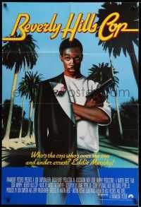8a169 BEVERLY HILLS COP int'l 1sh '84 different image of cop Eddie Murphy with gun & tuxedo, rare!