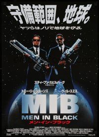 8c786 MEN IN BLACK Japanese '97 Will Smith & Tommy Lee Jones close-up!