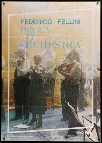 8g081 ORCHESTRA REHEARSAL Italian 1p '79 Federico Fellini's Prova d'orchestra, image of violinists!