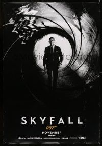 8j109 SKYFALL IMAX DS bus stop '12 cool image of Daniel Craig as James Bond in gun barrel!