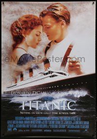 8j069 TITANIC 40x58 English commercial poster '97 Leonardo DiCaprio holds Kate Winslet!