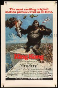 8j121 KING KONG half subway '76 John Berkey art of BIG Ape on the Twin Towers!