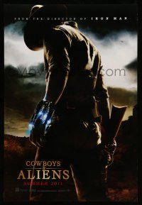 8k183 COWBOYS & ALIENS Summer teaser DS 1sh '11 cool image of Daniel Craig w/ alien weapon!