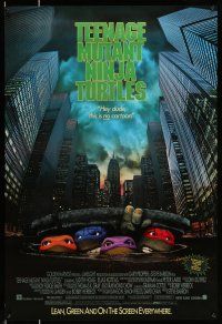 8k754 TEENAGE MUTANT NINJA TURTLES 1sh '90 live action, cool image of turtles in NYC sewers!