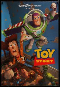 8k783 TOY STORY int'l 1sh '95 Disney/Pixar cartoon, Buzz Lightyear flying over Woody, Bo Peep, more