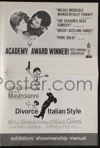 8m409 DIVORCE - ITALIAN STYLE pressbook '62 Divorzio all'Italiana, Marcello Mastroianni, Rocca