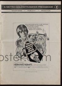 8m584 MRS BROWN YOU'VE GOT A LOVELY DAUGHTER pressbook '68 Peter Noone wearing mod tie w/title on it