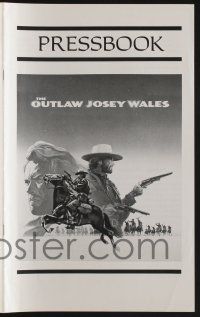 8m619 OUTLAW JOSEY WALES pressbook '76 Clint Eastwood is an army of one, cool double-fisted art!