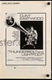 8m743 THUNDERBOLT & LIGHTFOOT pressbook '74 great images of Clint Eastwood with HUGE gun!