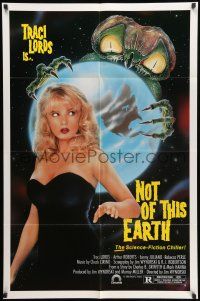 8p701 NOT OF THIS EARTH 1sh '88 sexy Traci Lords, artwork of creepy bug-eyed alien!