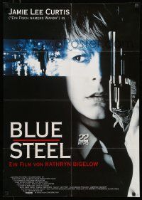 8r525 BLUE STEEL German '90 great close-up of cop Jamie Lee Curtis w/gun!