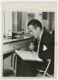 8s258 ENFORCER candid 8x11 key book still '51 Humphrey Bogart chewing his glasses & reading script!