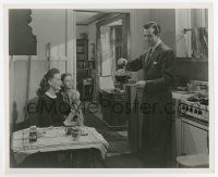 8s581 MIRACLE ON 34th STREET 8.25x10 still '47 Natalie Wood & O'Hara watch John Payne pour coffee!