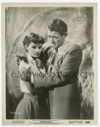 8s729 ROMAN HOLIDAY 8x10.25 still '53 c/u of Gregory Peck embracing beautiful Audrey Hepburn!