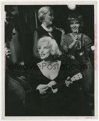 8s799 SOME LIKE IT HOT 8.25x10 still '59 sexy Marilyn Monroe playing ukulele with all-girl band!