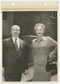 8s826 STAGE FRIGHT candid 7.75x 11 key book still '50 Marlene Dietrich & director Alfred Hitchcock!
