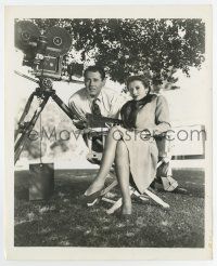8s992 YOU BELONG TO ME candid 8.25x10 still '41 Barbara Stanwyck & Henry Fonda w/ camera by Lippman