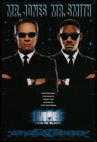 8w553 MEN IN BLACK int'l DS 1sh '97 Will Smith & Tommy Lee Jones close-up!