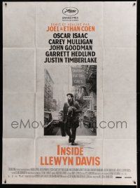 8y879 INSIDE LLEWYN DAVIS French 1p '13 Coen Brothers, Oscar Isaac on street with cat & guitar!