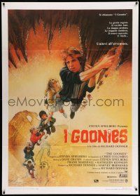 8y537 GOONIES Italian 1p '85 Josh Brolin, teen adventure classic, wonderful Drew Struzan art!