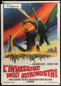 8y570 INVASION OF ASTRO-MONSTER Italian 1p '70 Toho, cool different art of battling monsters!