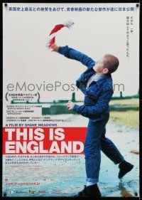 9b804 THIS IS ENGLAND Japanese 29x41 '06 Shane Meadows, young boy waving flag!