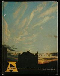 9d670 ALAMO hardcover souvenir program book '60 John Wayne & Richard Widmark, War of Independence!