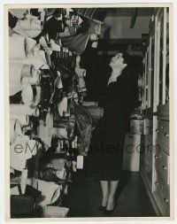 9d177 HELEN ROSE deluxe 10.25x13 still '40s the fashion designer selecting material for a costume!