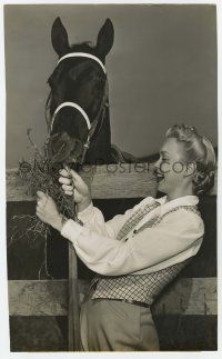 9d182 JANE WYMAN deluxe 8.25x13.5 still '40s great close up feeding horse by Scotty Welbourne!