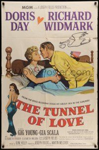 9f907 TUNNEL OF LOVE 1sh '58 romantic art of Doris Day & Richard Widmark kissing + sexy Gia Scala!