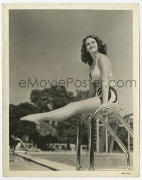 9h358 FRANCES RAFFERTY 8x10 still '40s showing off her sexy shapely figure by the swimming pool!