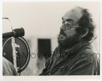 9h366 FULL METAL JACKET candid 8x10 still '87 wonderful c/u of director Stanley Kubrick by camera!