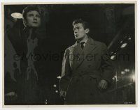 9h404 GOOD DIE YOUNG 7.75x10 still '54 Richard Basehart is suspicious of Laurence Harvey!