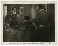 9h536 LADY IN THE LAKE 8x10.25 still '47 sexy Audrey Totter & Robert Montgomery looking at mirror!