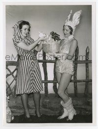 9h620 MARY ANDERSON/NELL O'DAY 7.5x10 still '40s the sexy Easter bunny with basket by Welbourne!