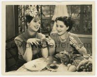 9h977 WOMEN 8x10 still '39 pretty Norma Shearer looks at Rosalind Russell's fingernails!