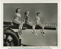 9h331 EVELYN ANKERS/KATHRYN ADAMS/ANNE NAGEL 8.25x10 still '41 sitting on cannon for 4th of July!