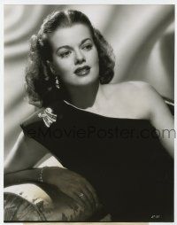 9h496 JANIS PAIGE 7.5x9.5 still '47 wearing intriguing one-shouldered dress with cool jewelry!