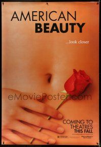 9j433 AMERICAN BEAUTY DS bus stop '99 Sam Mendes Academy Award winner, sexy close up image!