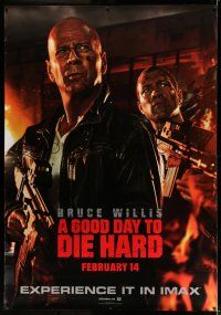 9j442 GOOD DAY TO DIE HARD DS bus stop '13 Bruce Willis and Jai Courtney with guns!
