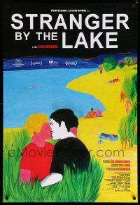 9k727 STRANGER BY THE LAKE 1sh '13 L'inconnu du lac, art of gay homosexuals kissing by de Pekin!