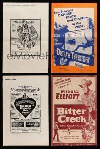 9m184 LOT OF 31 UNCUT WESTERN PRESSBOOKS '50s-70s advertising images for a variety of movies!