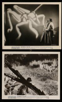 9s936 BEGINNING OF THE END 2 8x10 stills '57 f/x + Graves & Castle w/ giant grasshopper on wall!