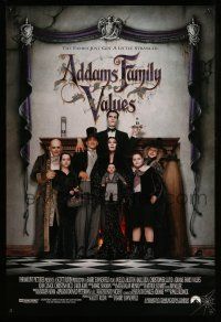 1c023 ADDAMS FAMILY VALUES DS 1sh '93 Carel Strucken, the family just got a little stranger!