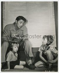 1m242 CROSSFIRE candid 7.5x9.25 still '47 Robert Mitchum playing with his kids on set by Bachrach!